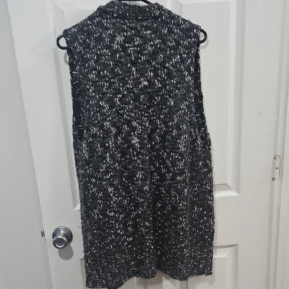 Chico's  Black and White‎ Textured Sweater  Vest Size 2
